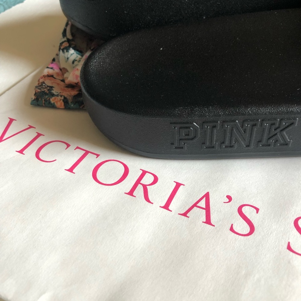 🛑⚠️ SOLD 6.1.22 ⚠️🛑 
VS comfy sole black satin bow with flowered carry bag NWT - Picture 6 of 8